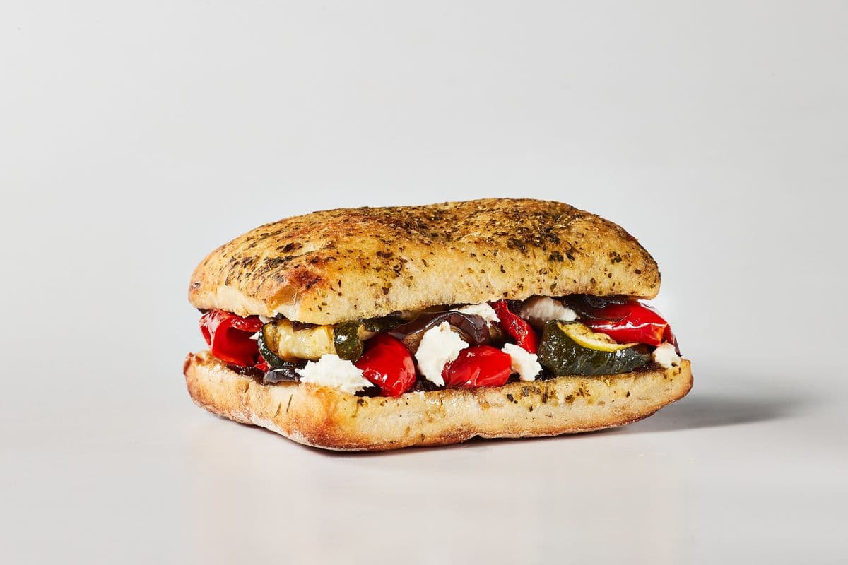 Sandwich aux légumes grillés et fromage de chèvre / Grilled Vegetable and Goat Cheese Sandwich