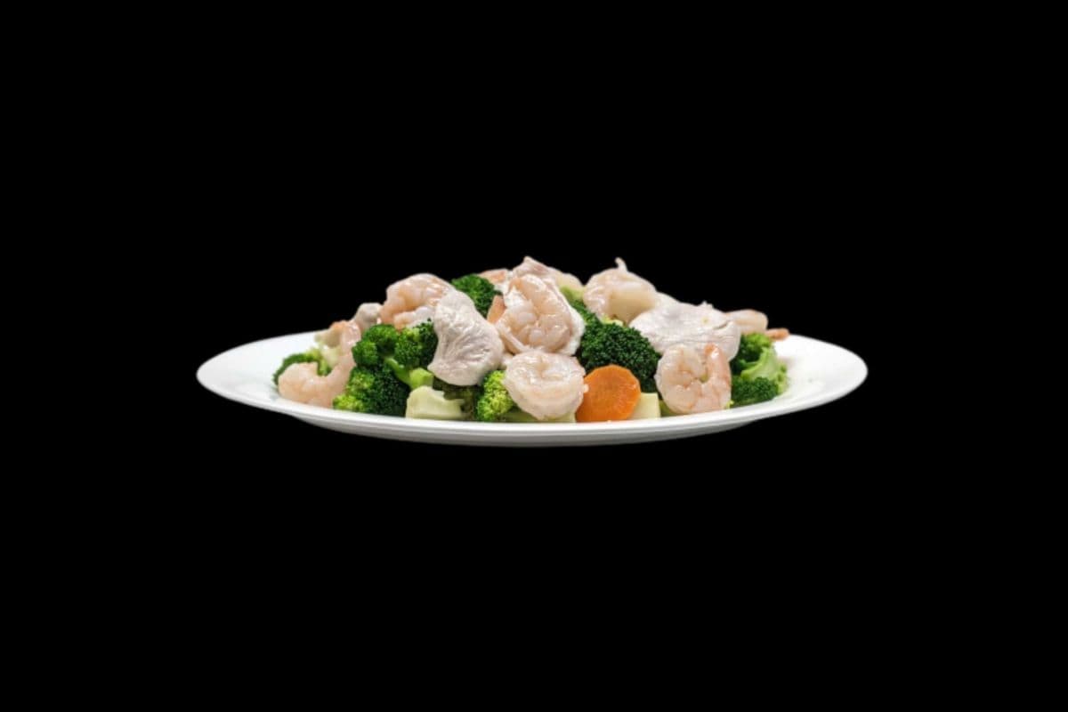 150. Stir-Fried Chicken and Shrimp with Broccoli