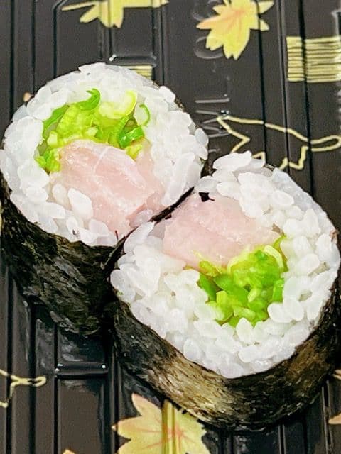 Negi Hama Maki (6pcs) / 青葱黄尾鱼卷