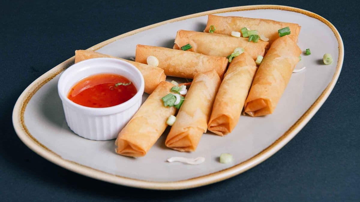 Veg spring Roll  (8 pcs )
