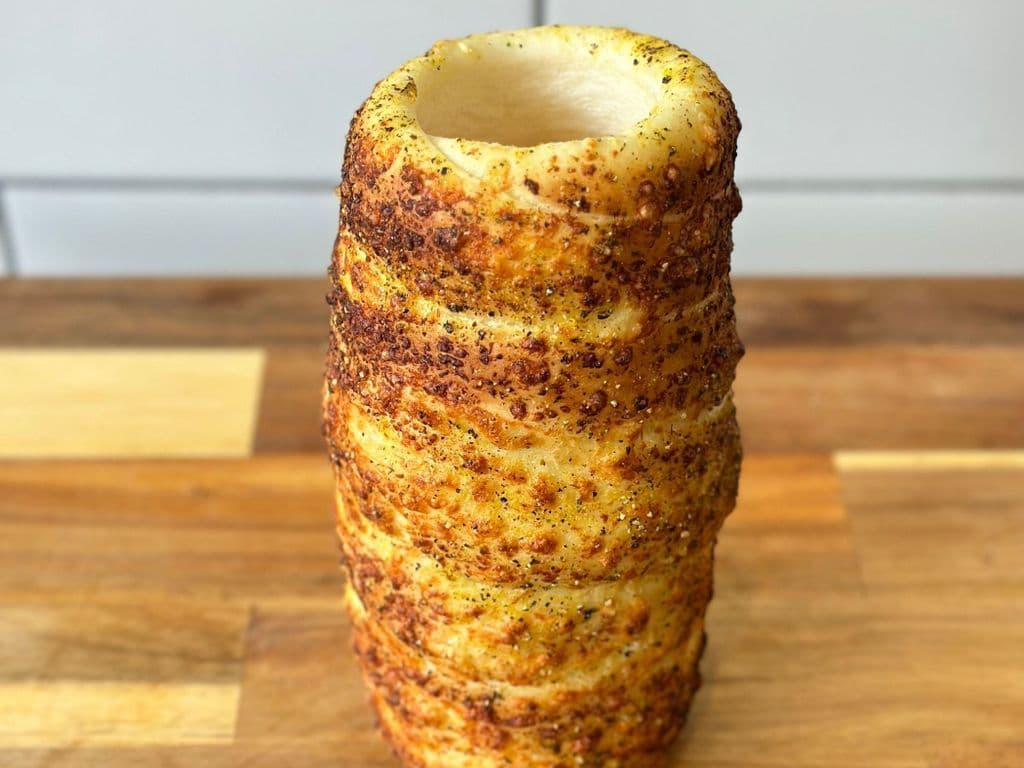 Garlic Cheddar Chimney Cake