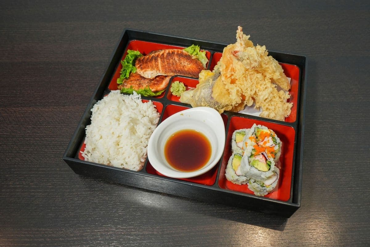DB6. Teriyaki Salmon Bento 日式照燒三文魚便當晚餐