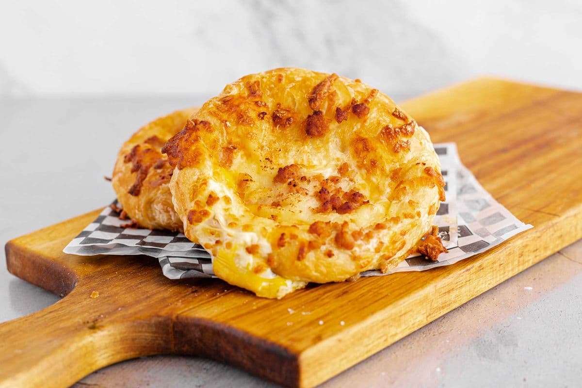Egg n' Bacon Croissant