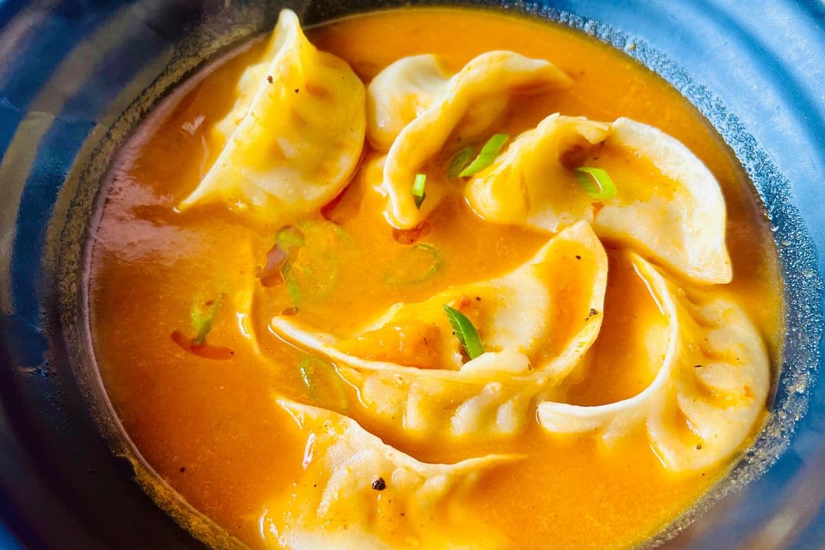 Paneer Jhol Momo (10 Pcs)