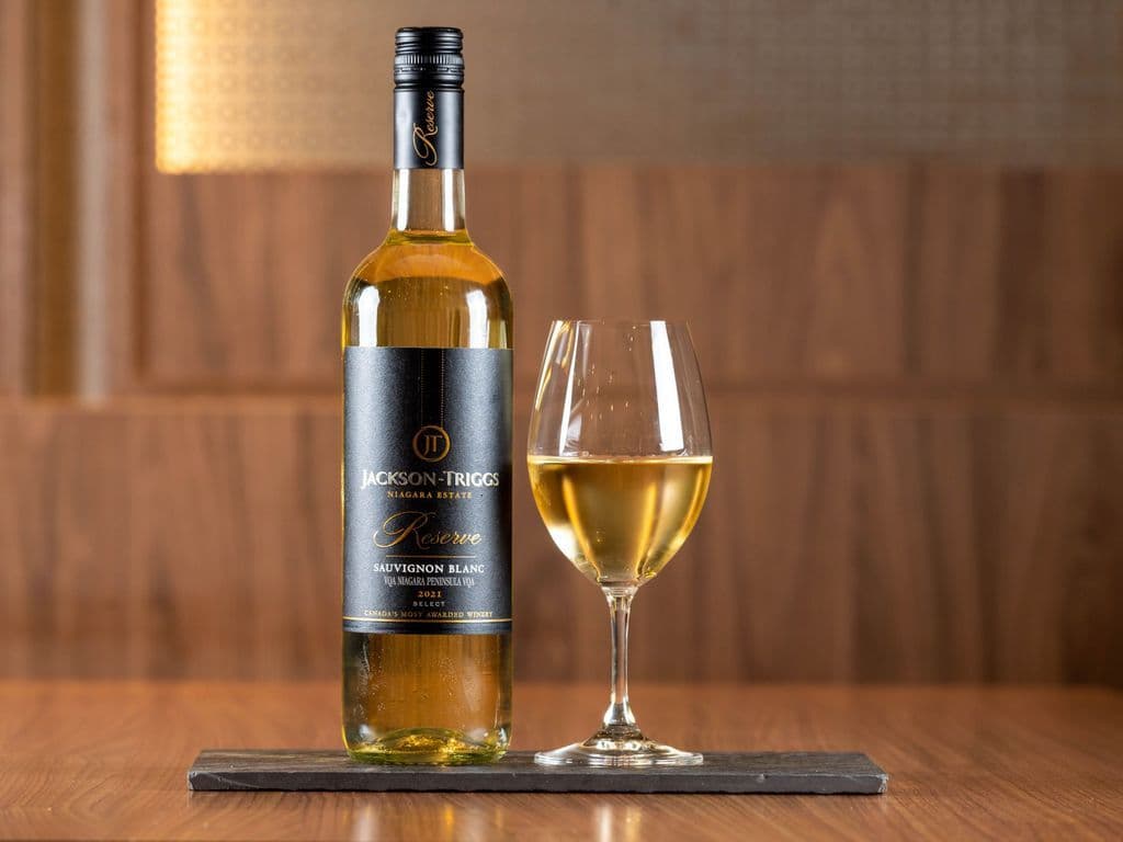 Jackson Triggs Sauvignon Blanc, 750ml bottle white wine (12.5% ABV)