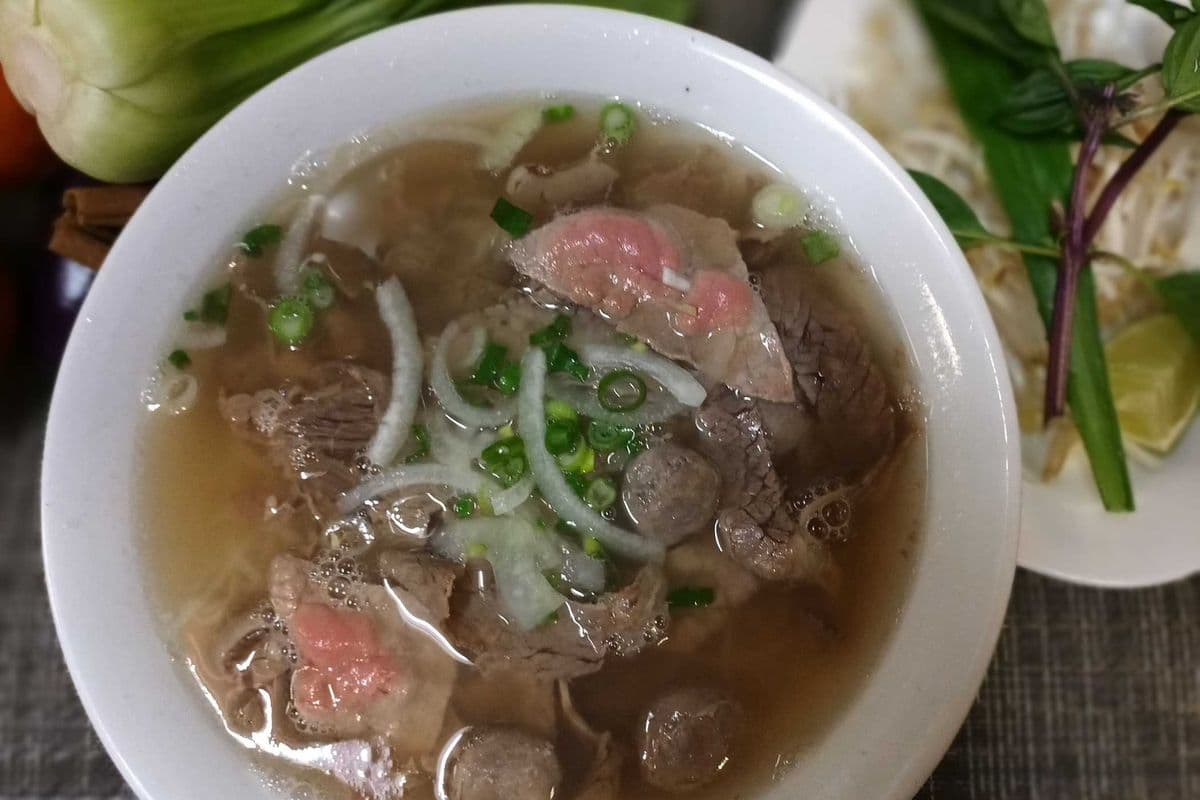 325. Rare Beef, Well Done Lightly Fat Beef, and Beef Balls Rice Noodle Soup