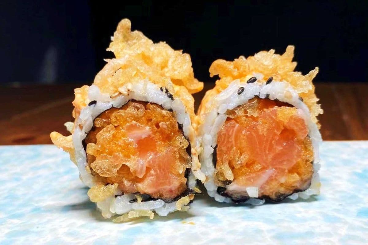 Crispy Spicy Salmon Roll (6 pcs)
