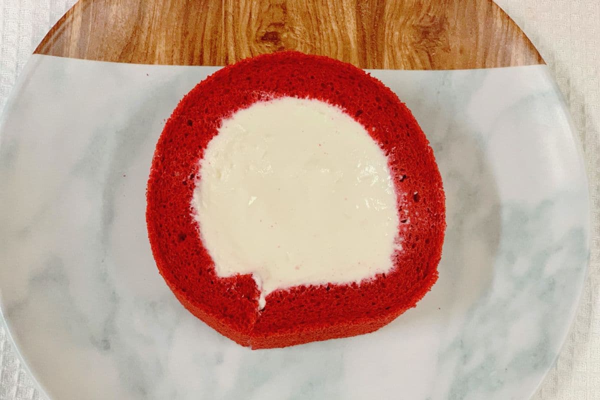 Red velvet Dojima Roll