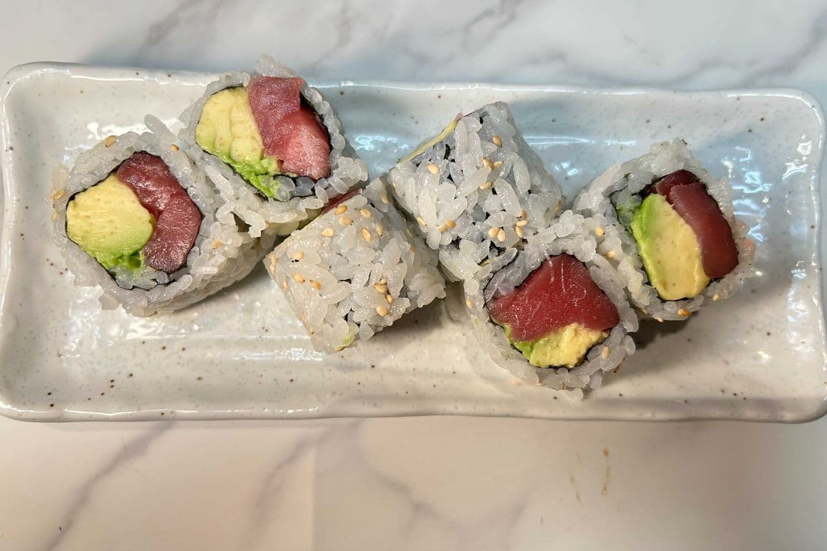 Tuna and Avocado Roll (6 pcs)