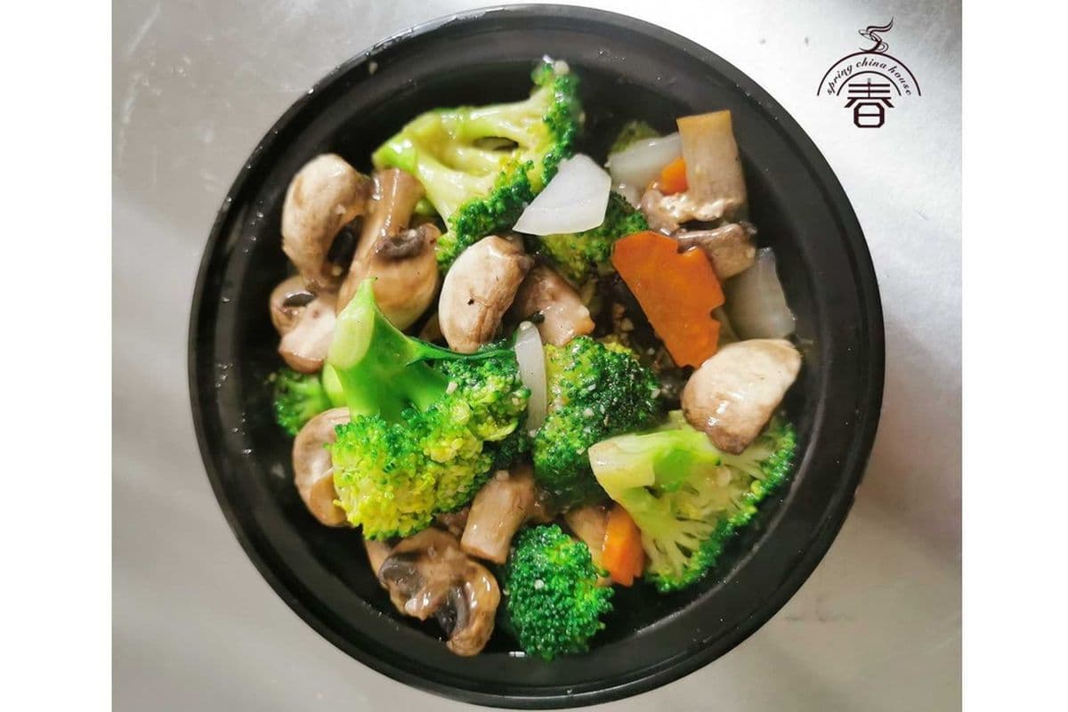 102. Sauteed Mushrooms and Broccoli with Garlic Sauce
