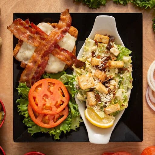 Crispy Chicken Bacon Burger Platter / Plateau de burger au poulet croustillant avec bacon