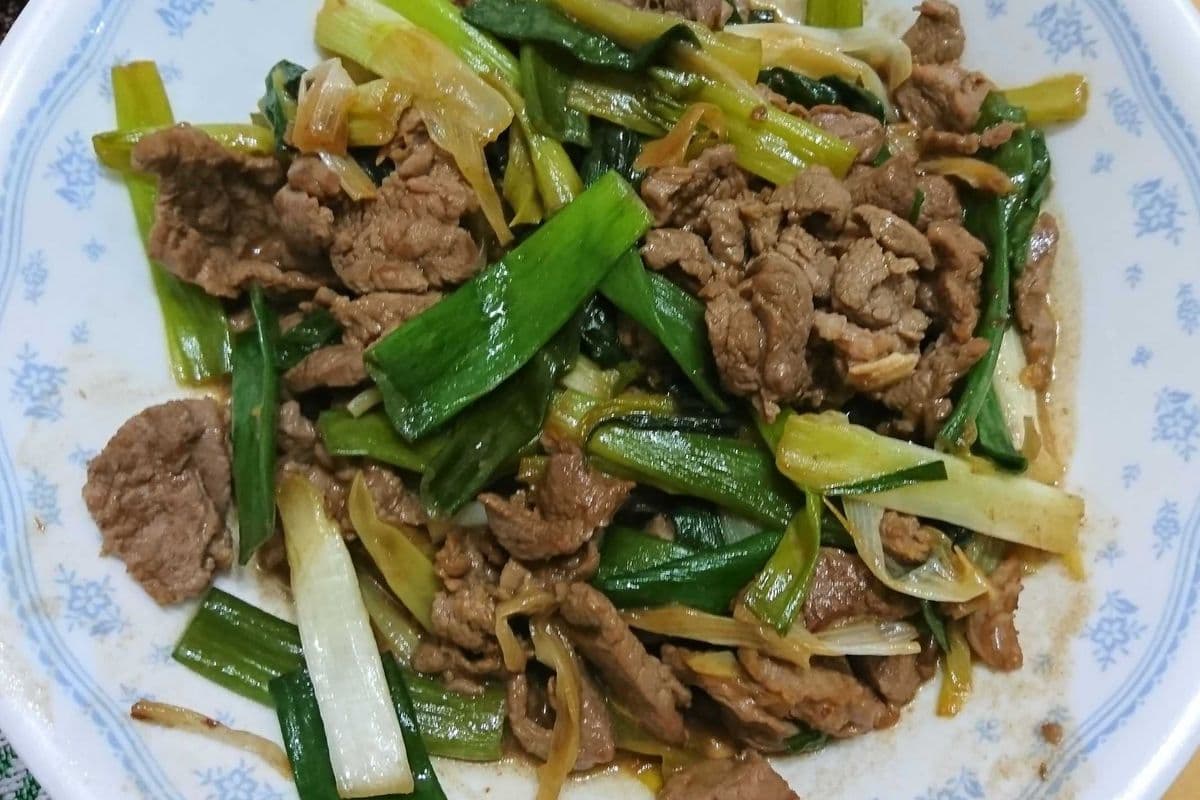 Sautéed Lamb Slices with Green Onion (葱爆羊肉)