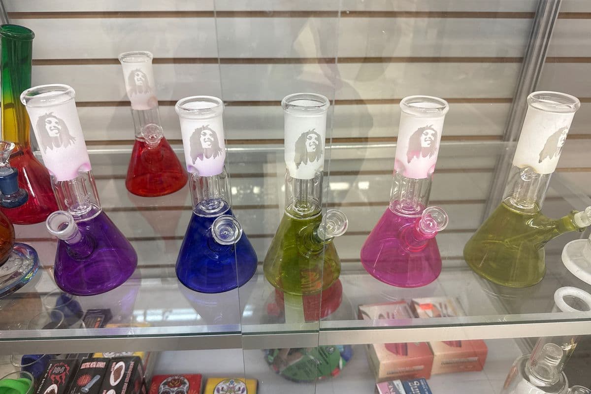 Colored bongs Bob marley