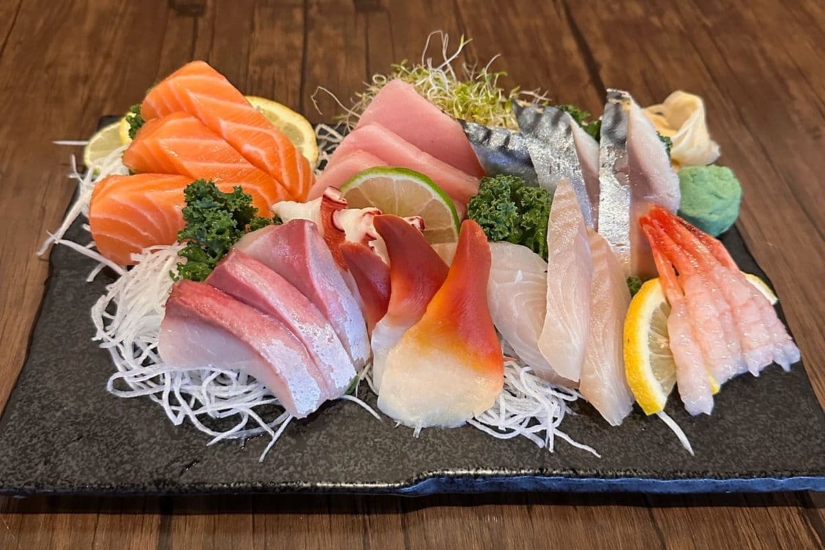 Deluxe Sashimi (27 pcs)