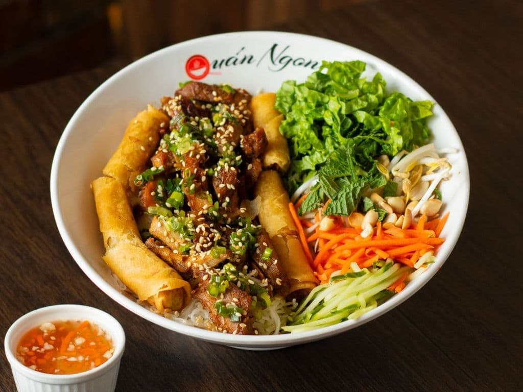 D4. Grilled Lemongrass Chicken Vermicelli