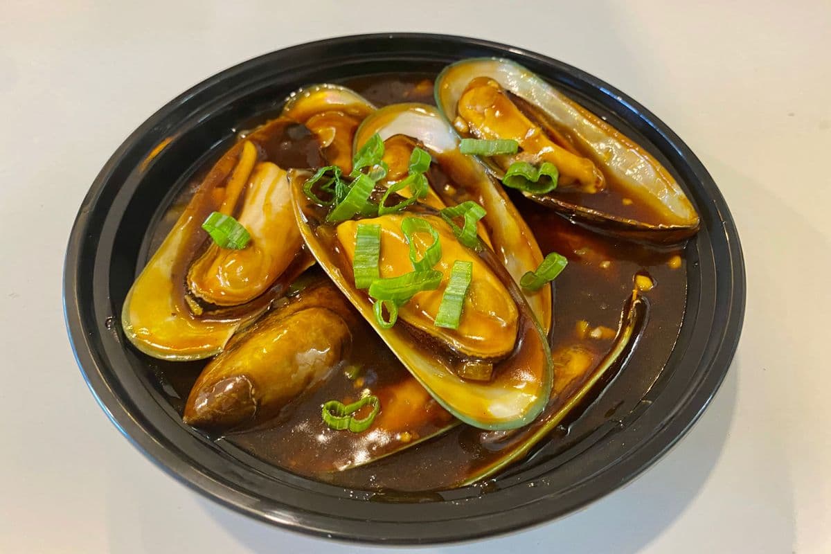 F16. Mussels in Black Bean Sauce