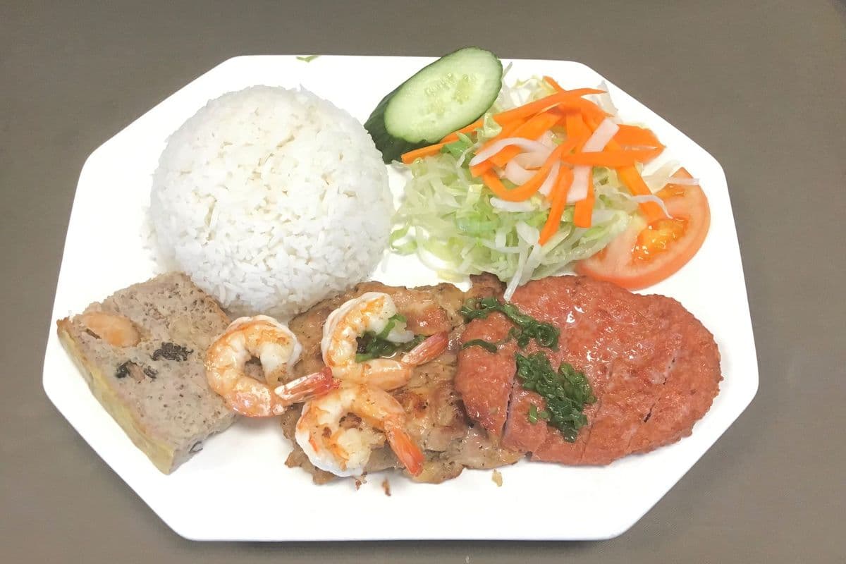 CB2. Grilled Lemongrass Chicken, Prawns, Vietnamese Meat Loaf & Minced Pork with Steamed Rice / Cơm Gà Nướng Xả Tôm, Chả Hấp & Nem Nướng
