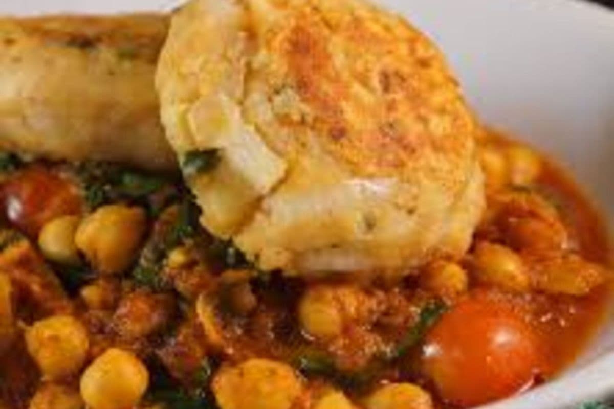 Aloo Tikki with Chickpeas and Mint Sauce (4 Pcs)