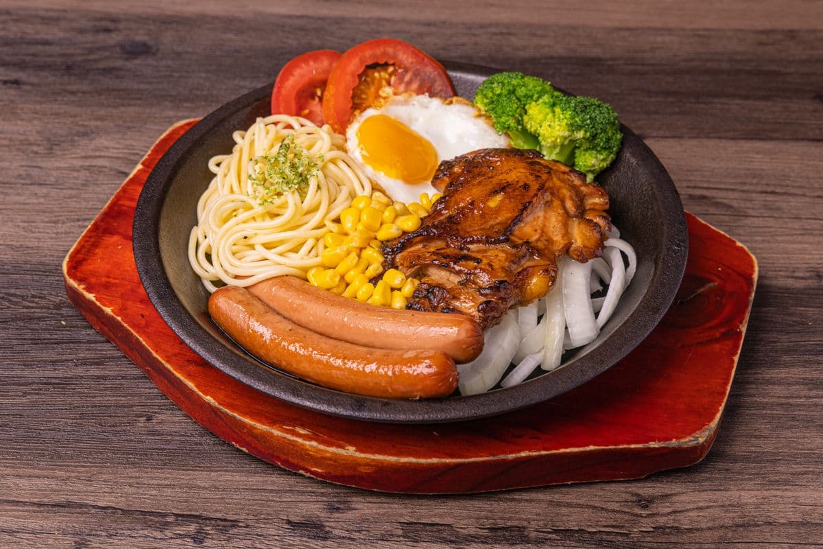 A22. Fried Chicken Cutlet and Sausage (腸仔雞扒)