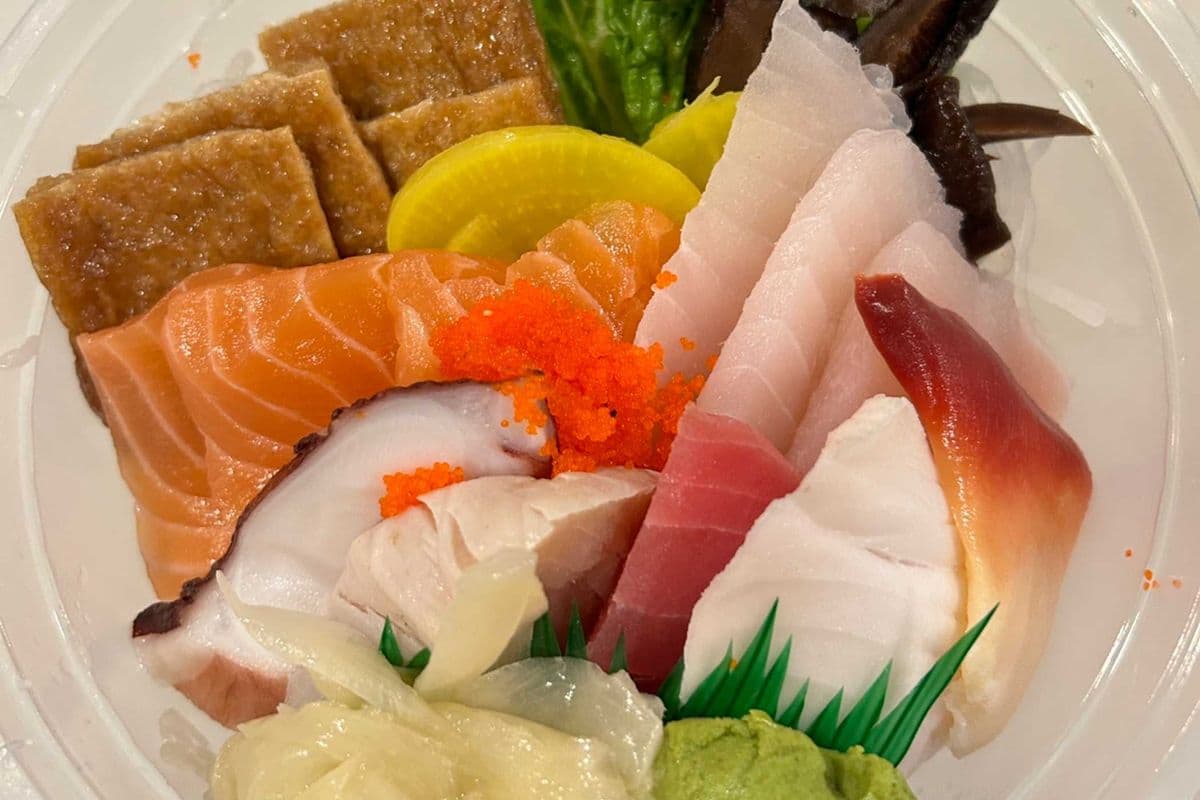 Chirashi Don (12 Pieces)