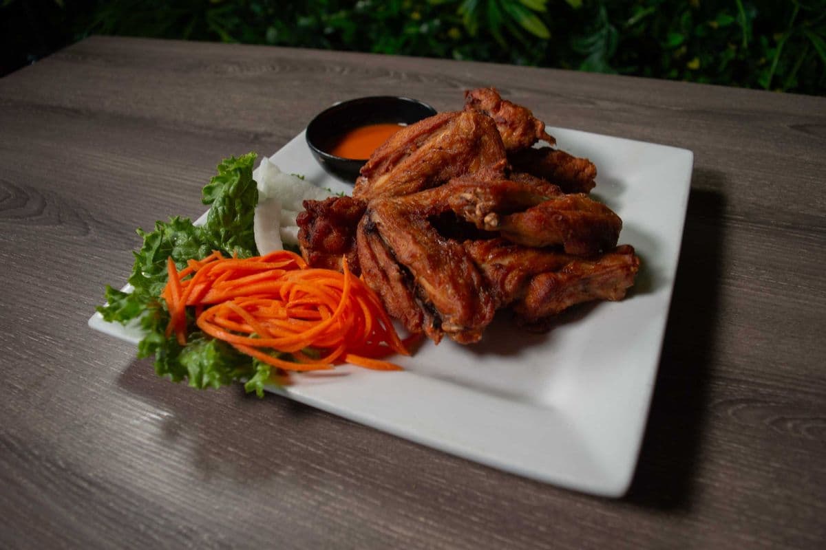A10. Deep Fried Chicken Wings (7 wings)