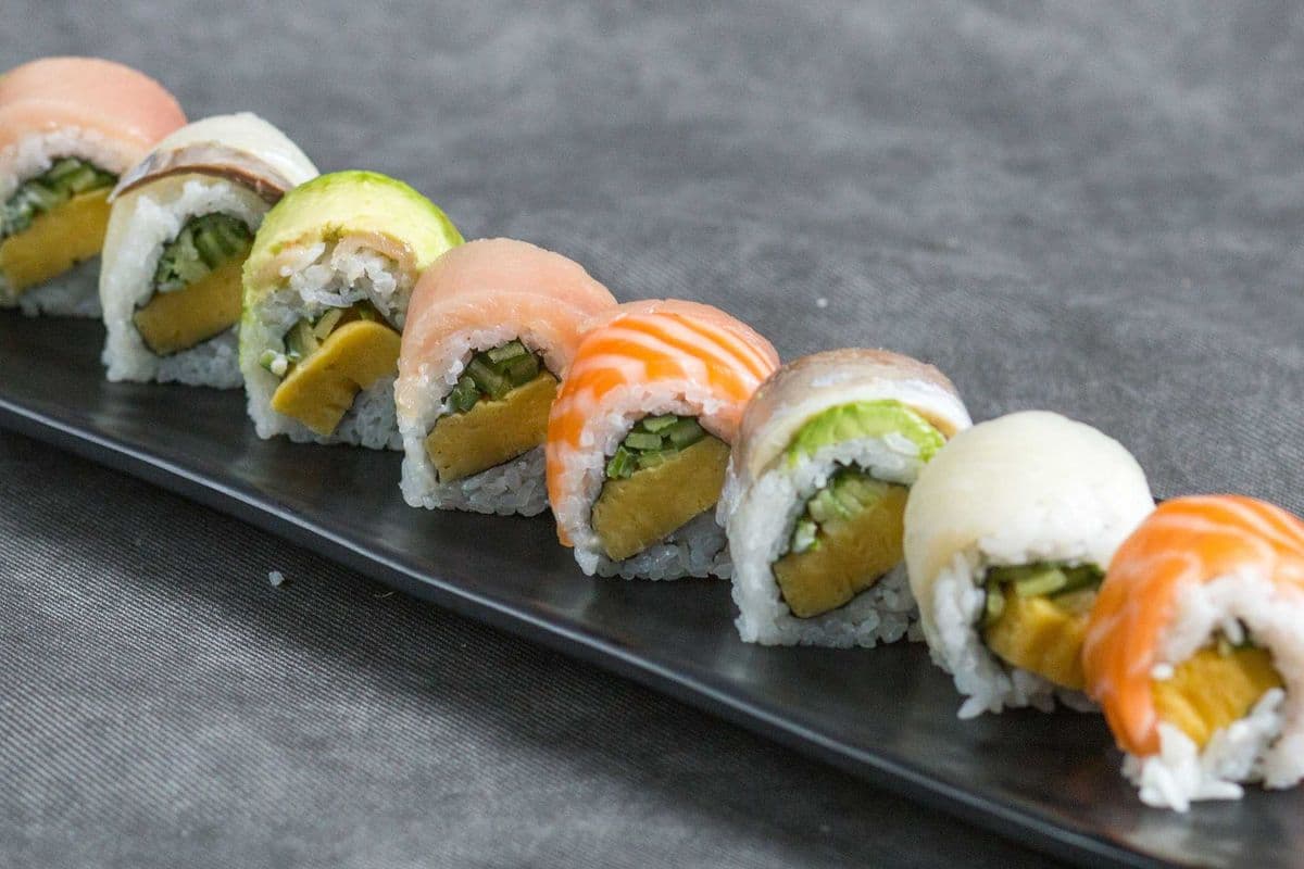 Rainbow Roll (8 pcs)
