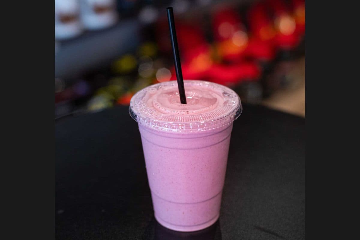 Strawberry Mango Sunrise (233 Cal)