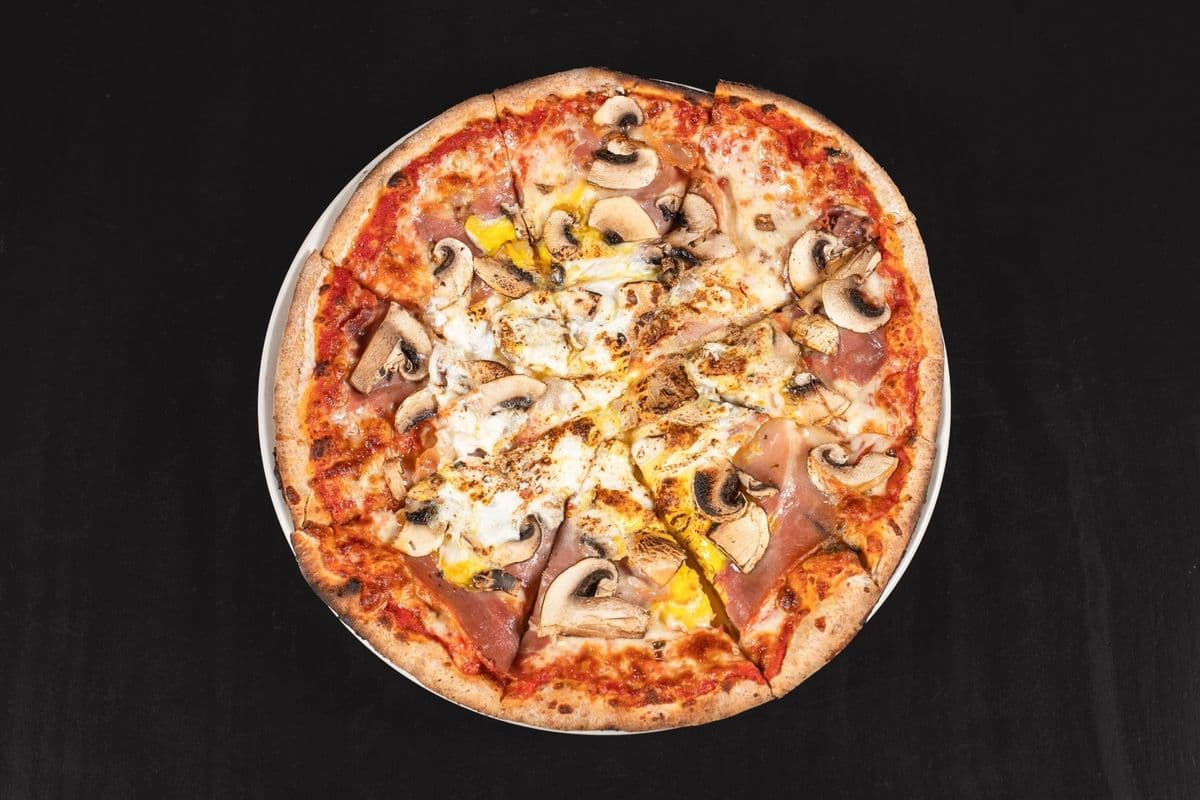 Prosciutto Funghi Pizza
