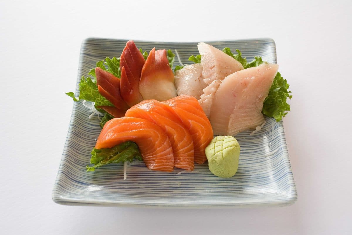 3 Kind (Toro, Salmon, Hokki) Sashimi (9 pcs)