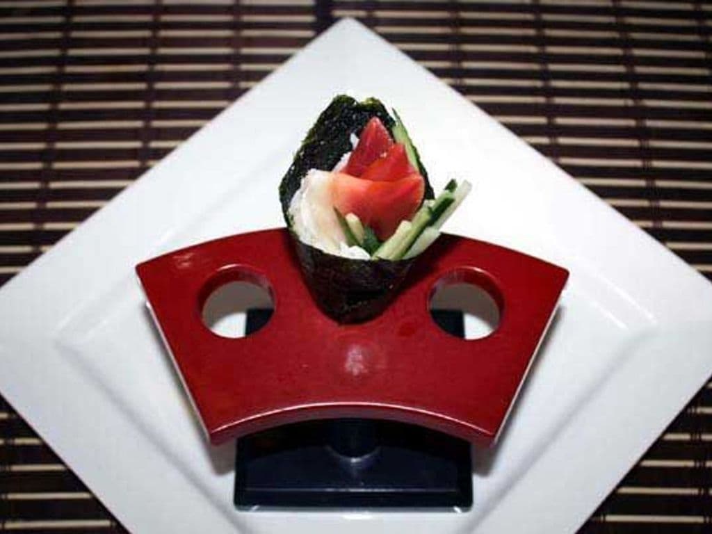 Cucumber Surf Clam Hand Roll (1pc)