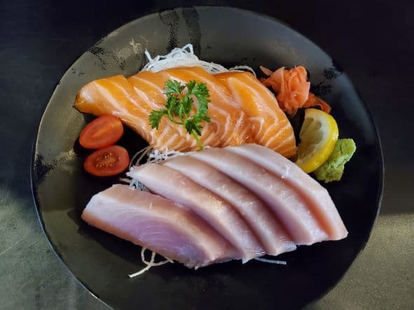 Tuna & Salmon Sashimi (9pcs)