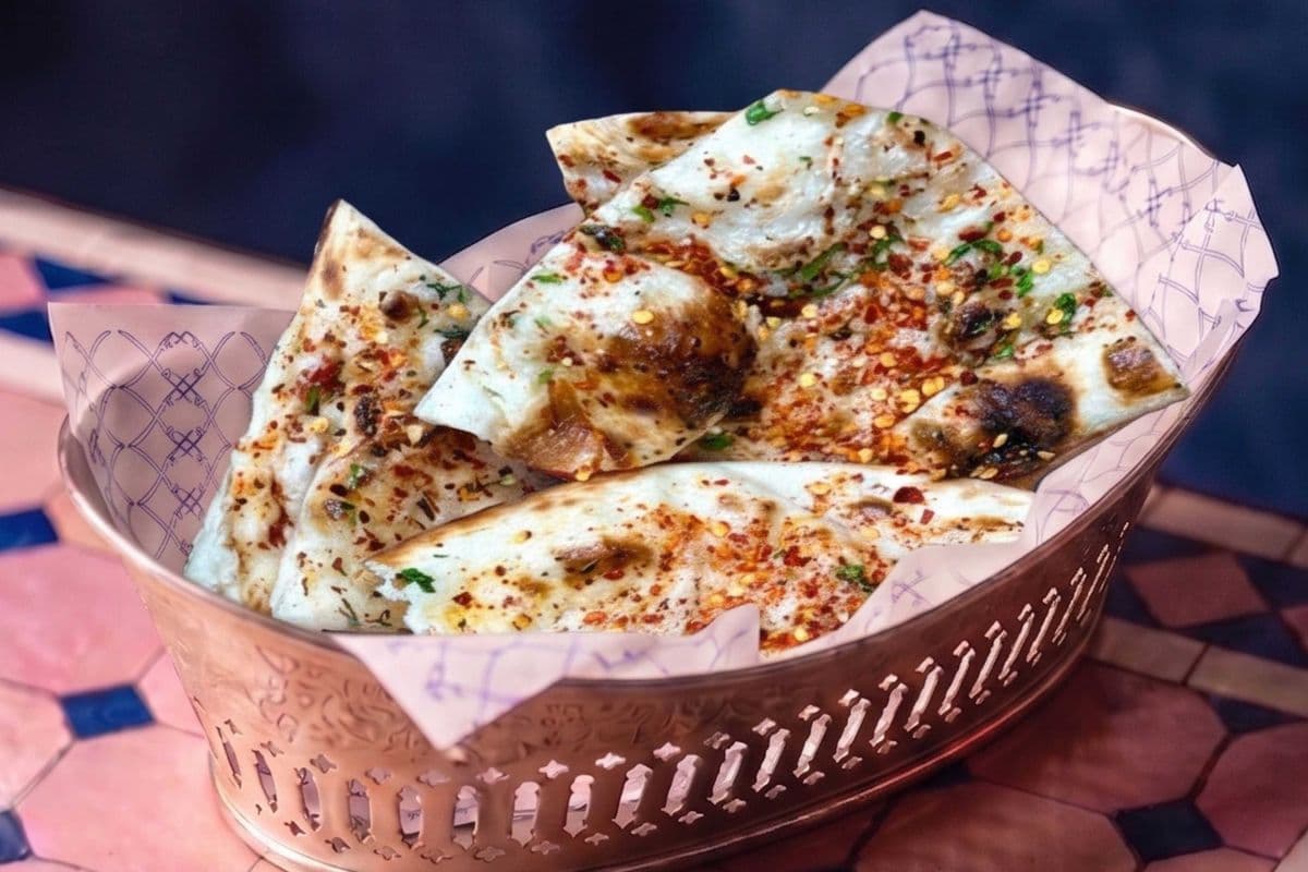 CHILLI GARLIC NAAN