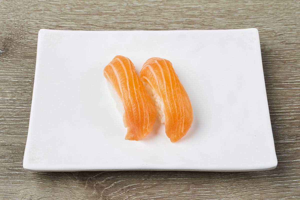 Salmon (Sake) Nigiri Sushi (2 pcs)