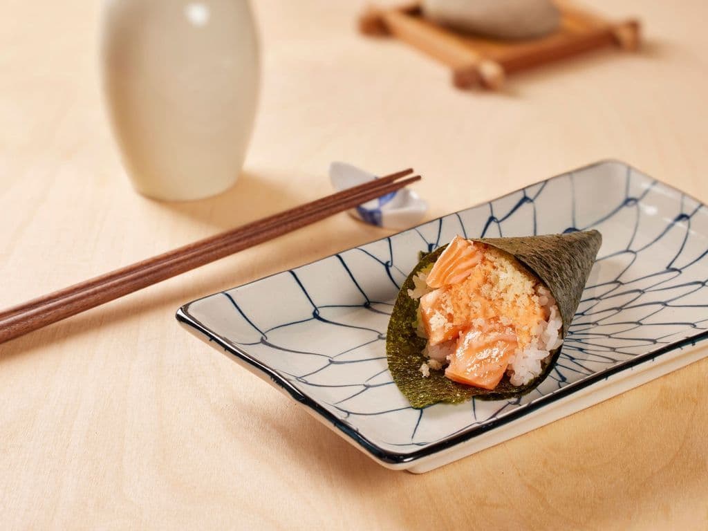 Spicy Salmon Handroll