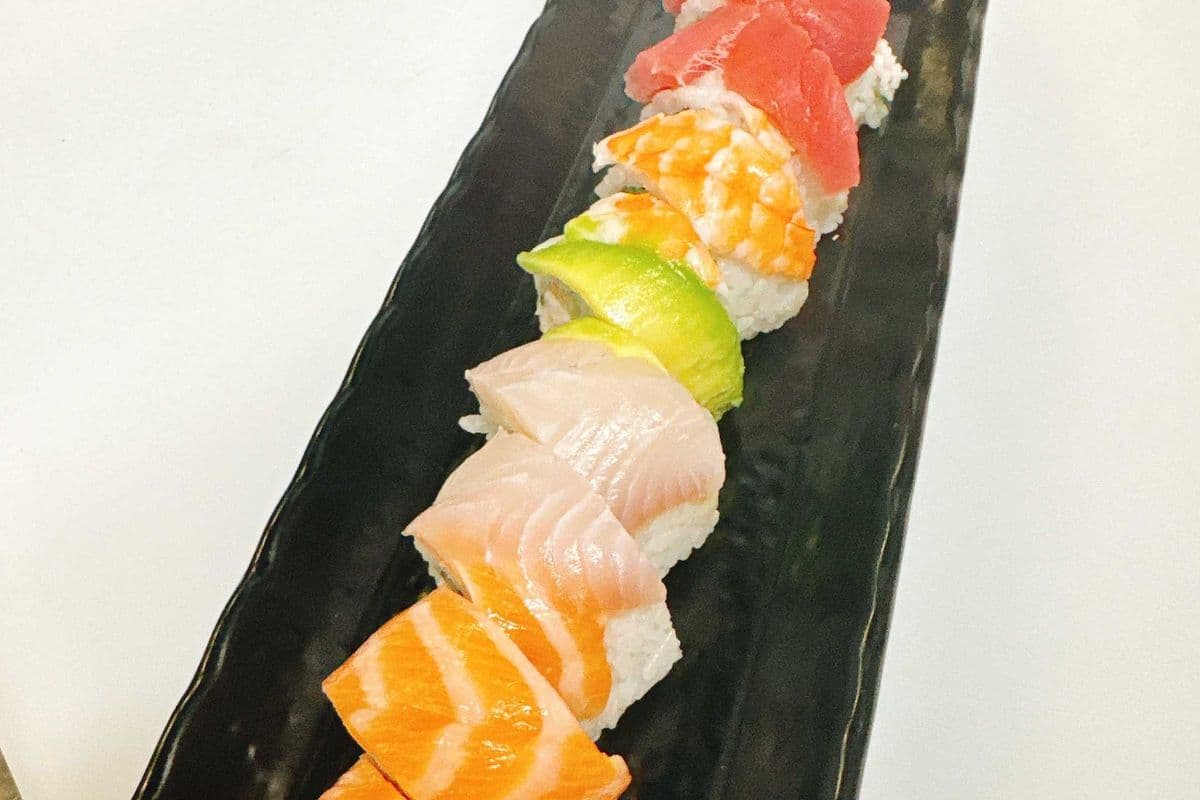 Rainbow Roll (8pcs)