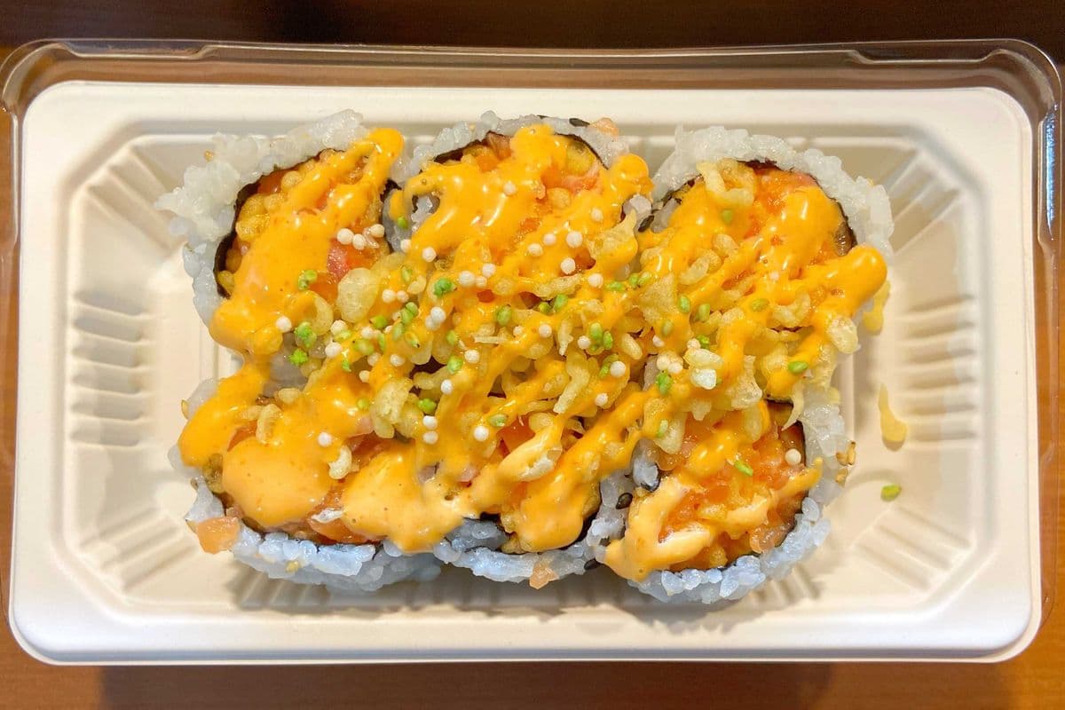 Spicy Salmon Roll (6 pcs)