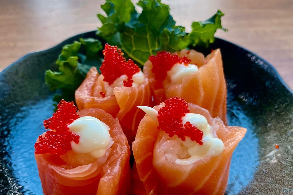 153. Salmon Rose (4 pcs)