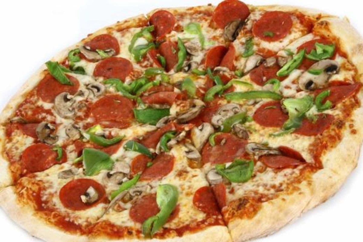 Medium Deluxe Pizza