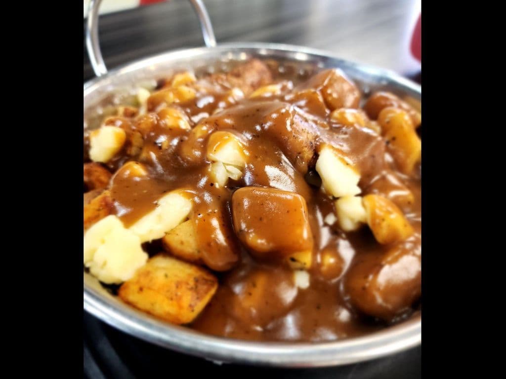 LARGE HASH POUTINE