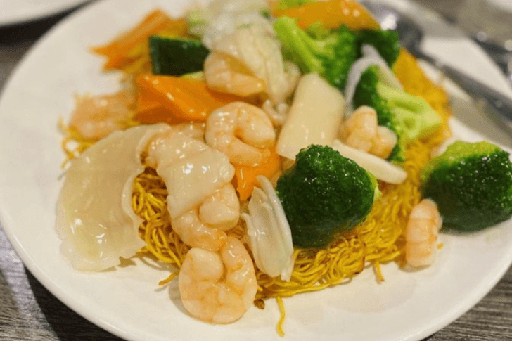 1004. Seafood Chow Mein or Lo Mein