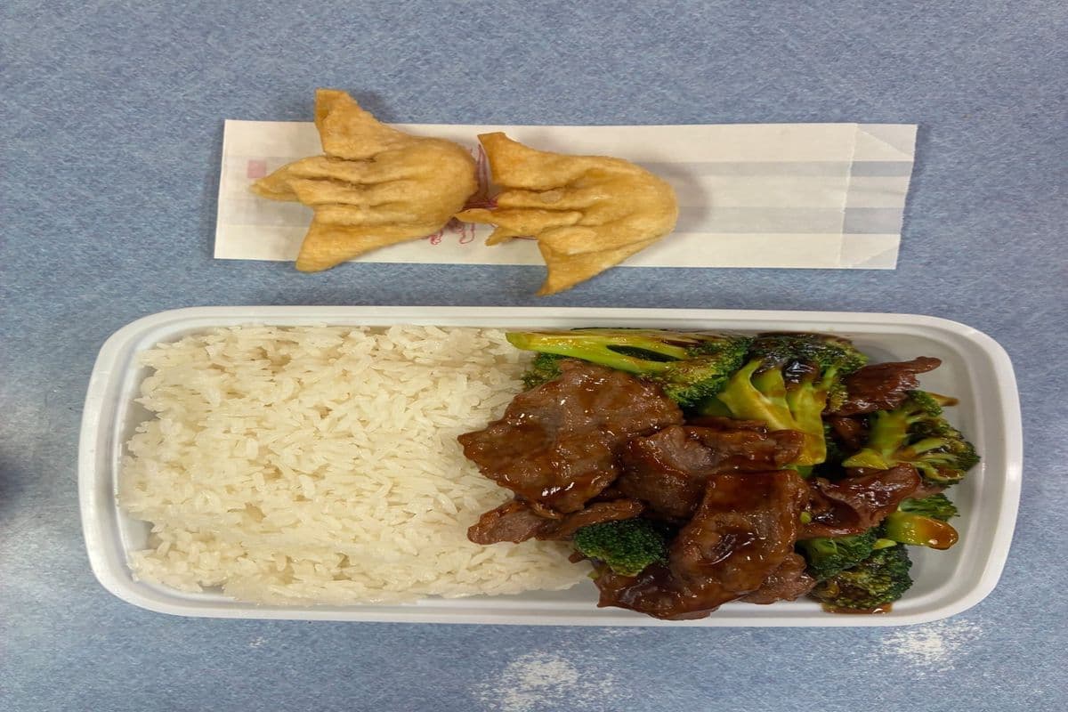 110. Chicken or Beef with Broccoli Combo