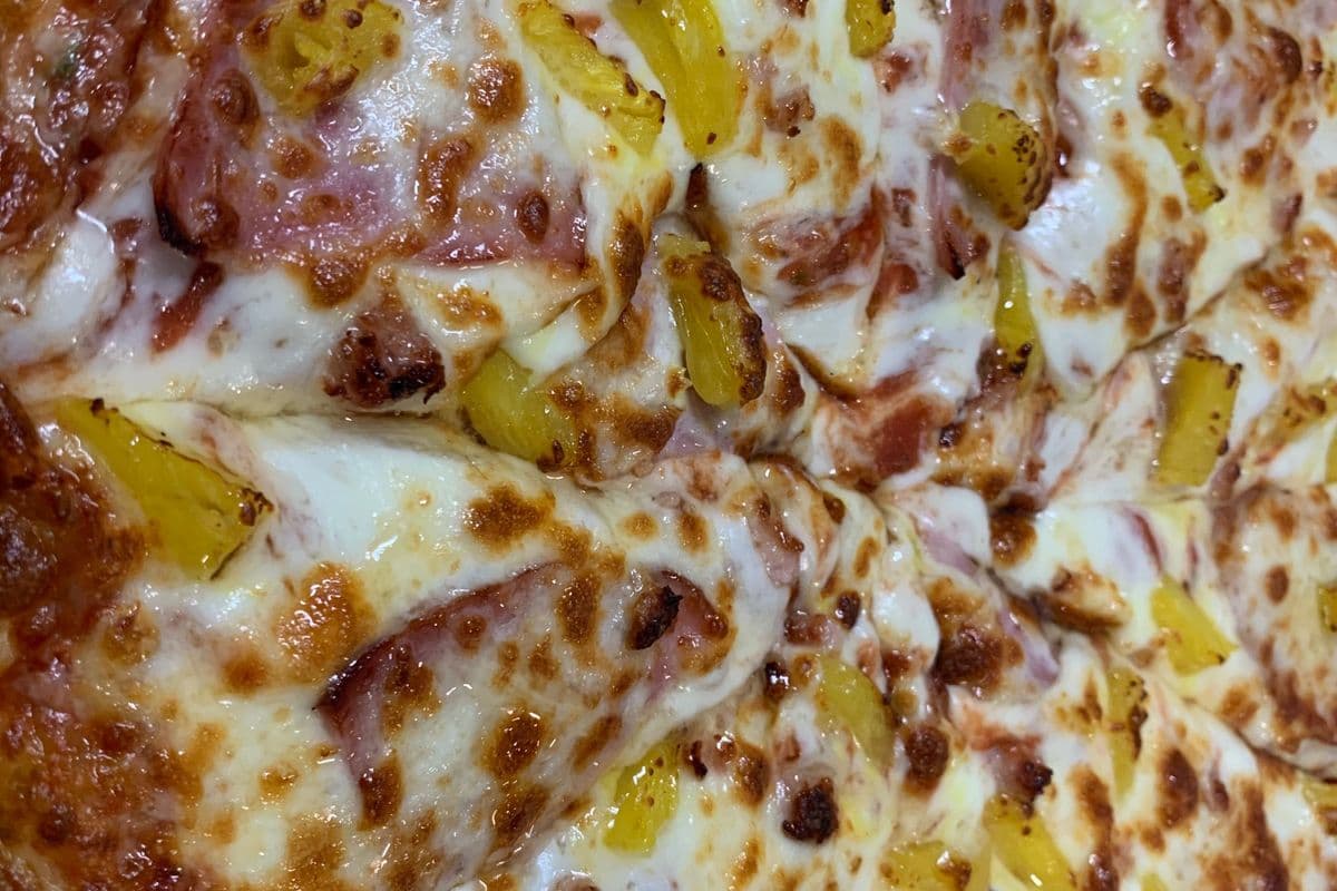 Medium Pizza Hawaii