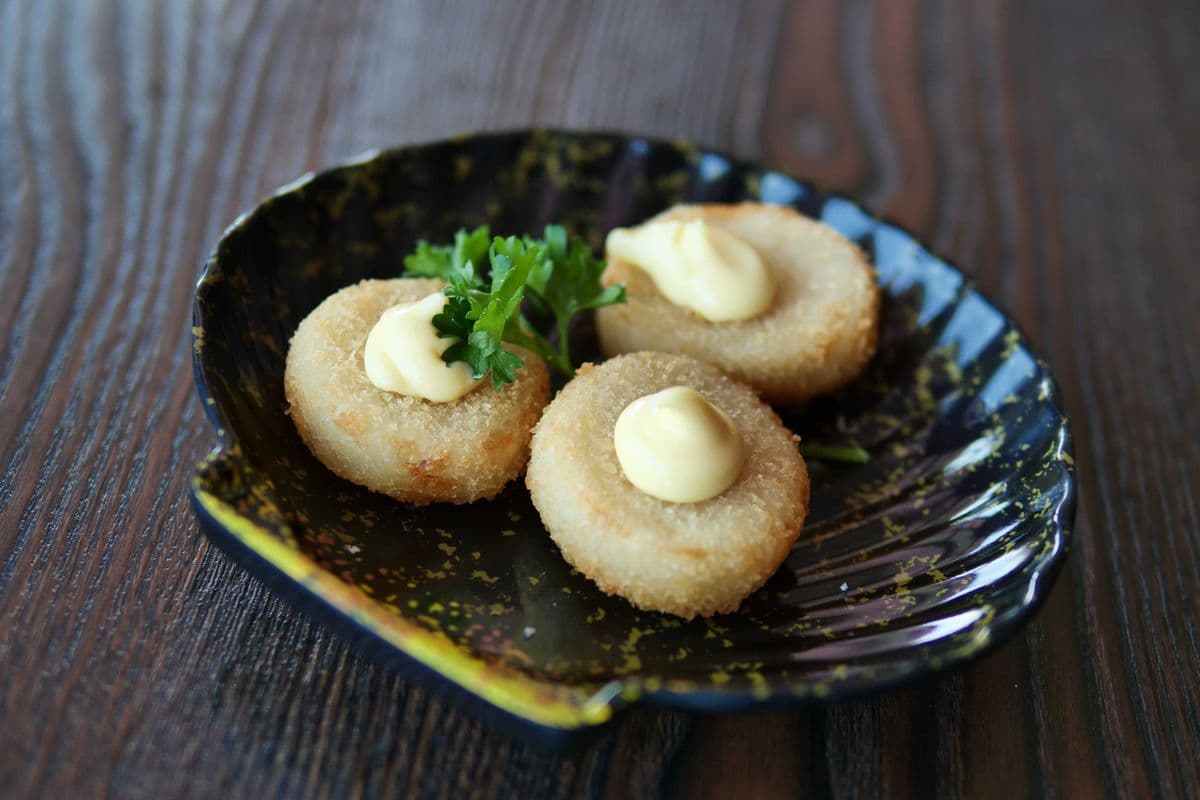 E11. Pétoncles frits (6 morceaux) / E11. Fried Scallops (6 Pieces)