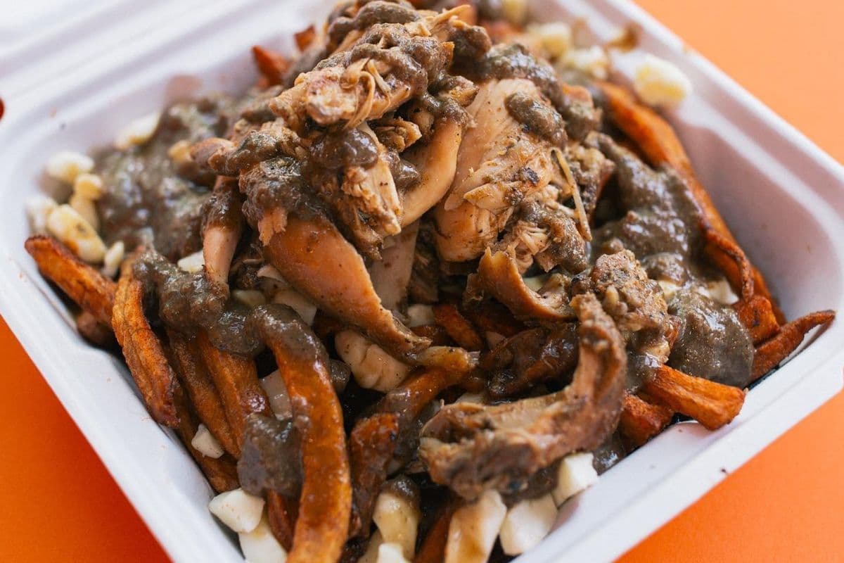 Poutine au poulet Jerk / Jerk Chicken Poutine