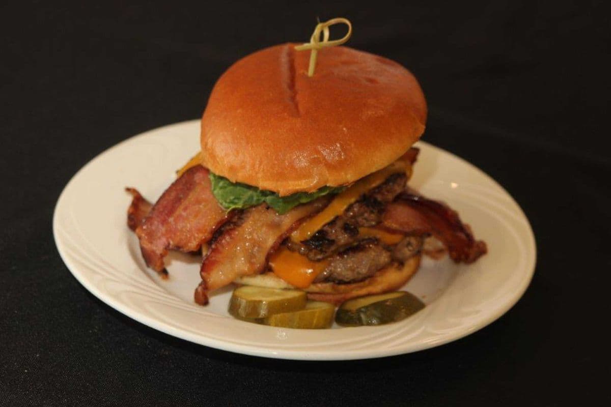 Cecil's Size Burger (16 oz)