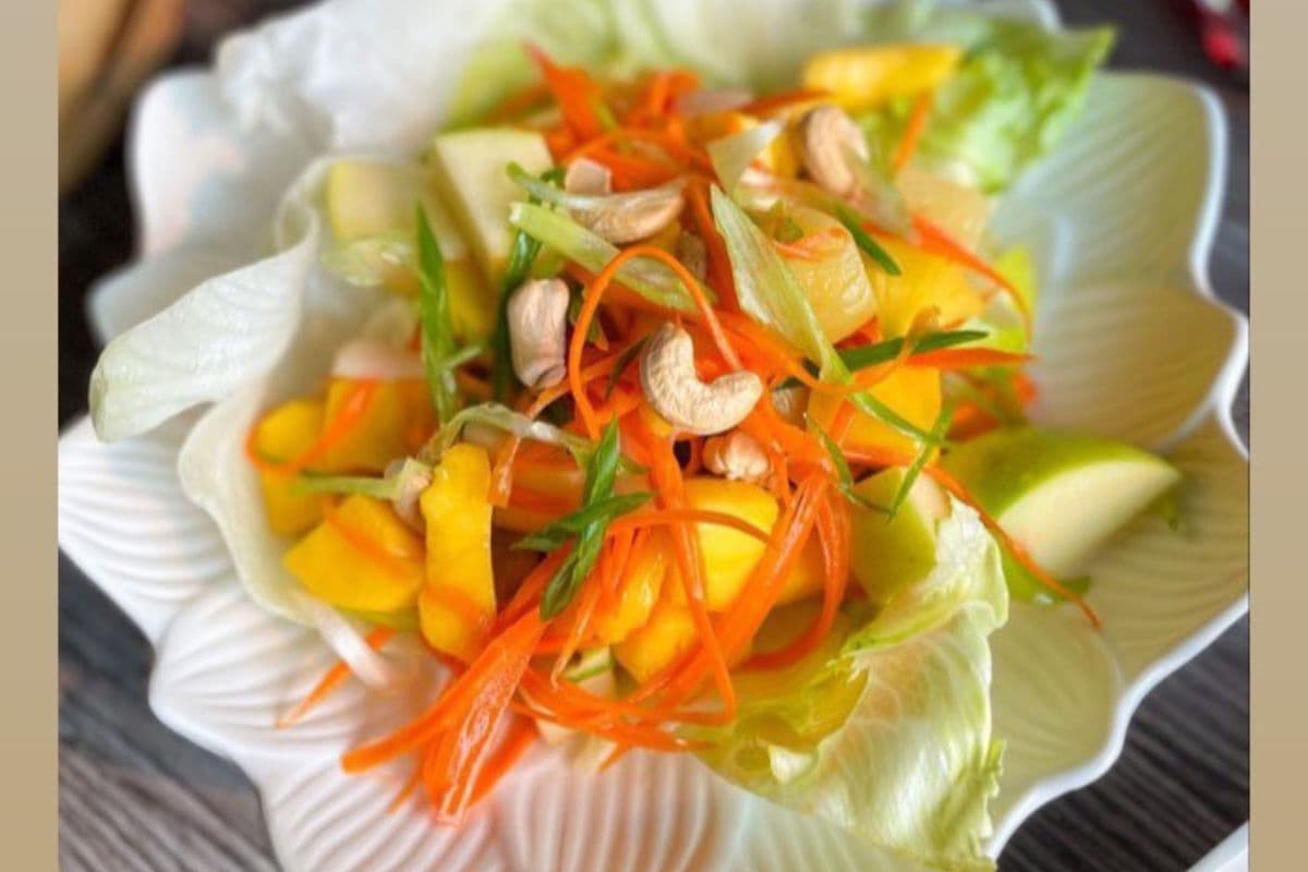 14. Spicy Mango Salad(ยำมะม่วง)