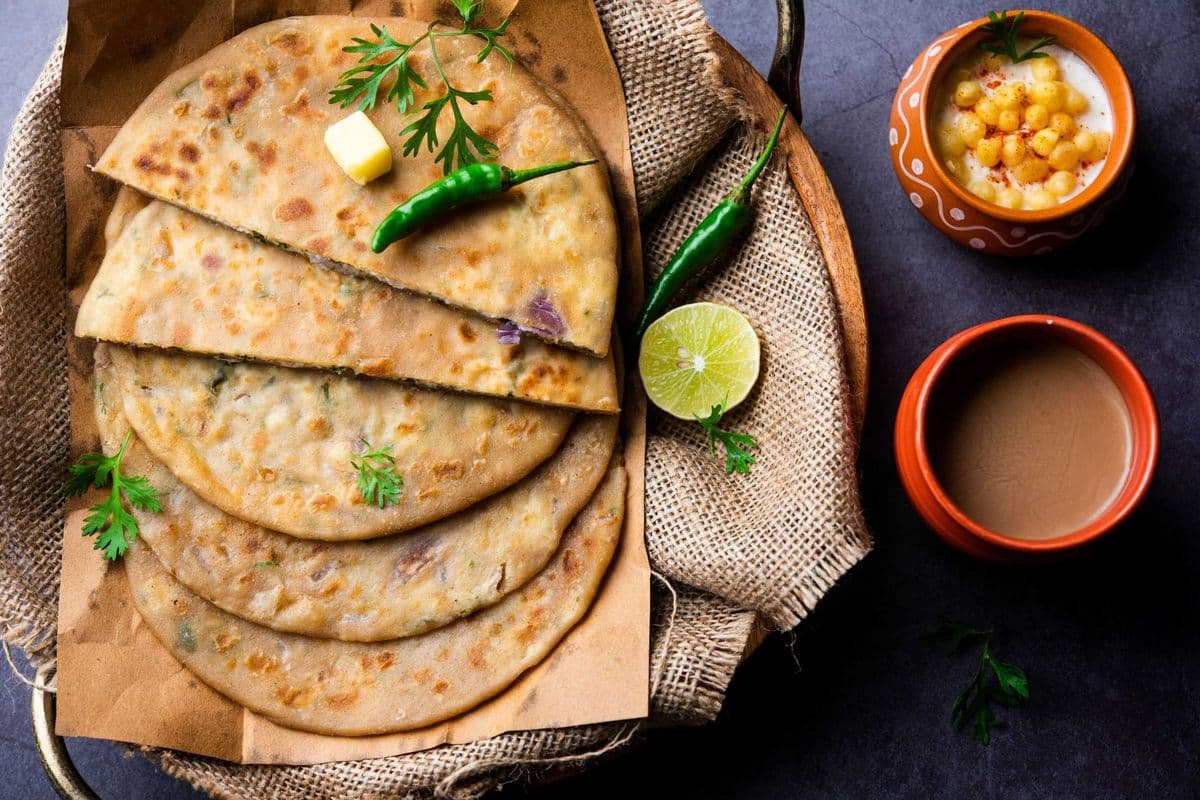 Pyaz Paratha Plate