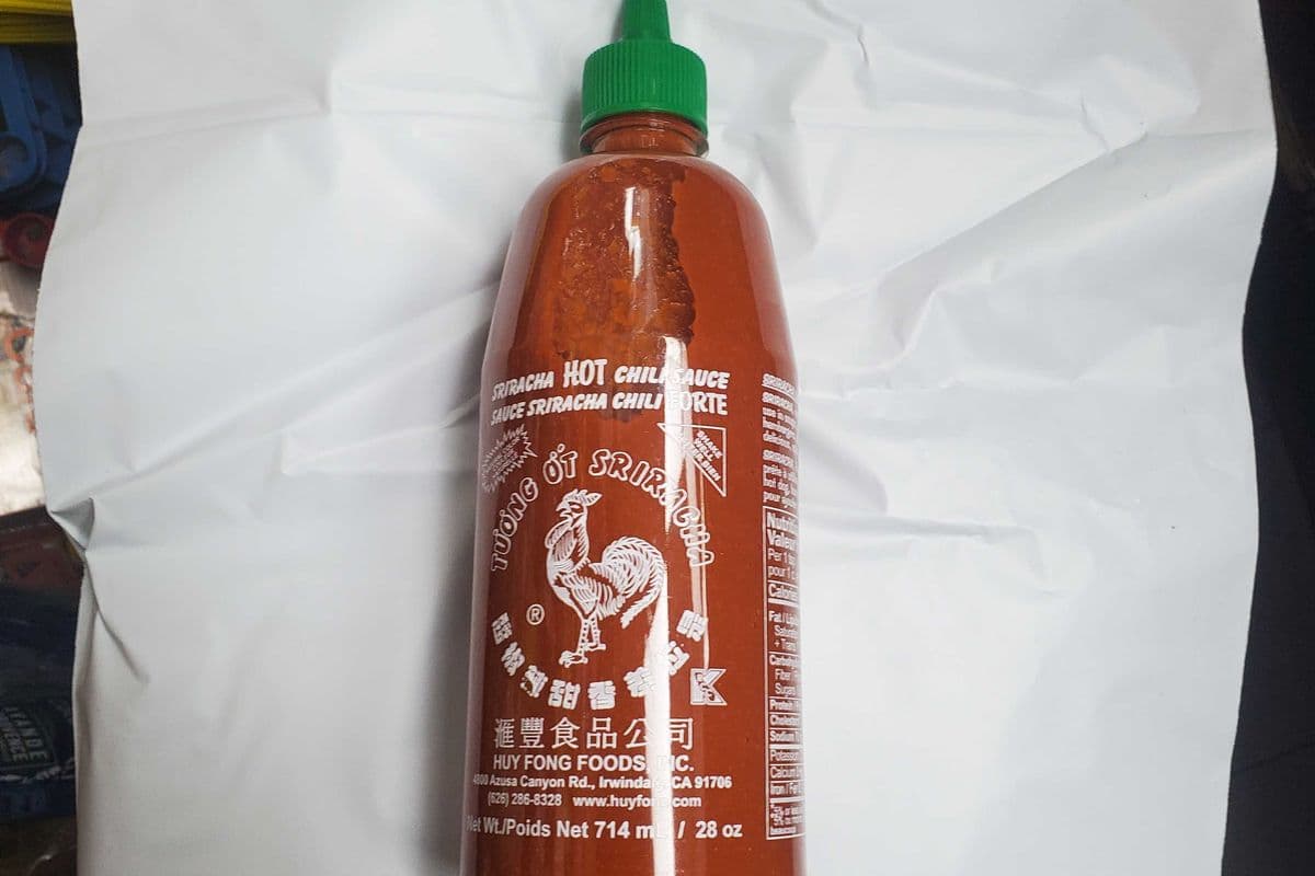 SRIRACHA HOT CHILI SAUCE TUONG OT SRIRACHA (714 ML)