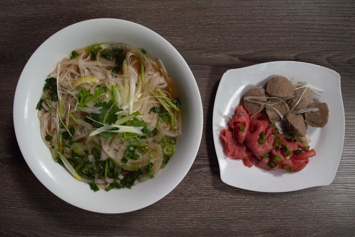 P7. Large Rare Beef and Beef Balls Pho Noodle Soup