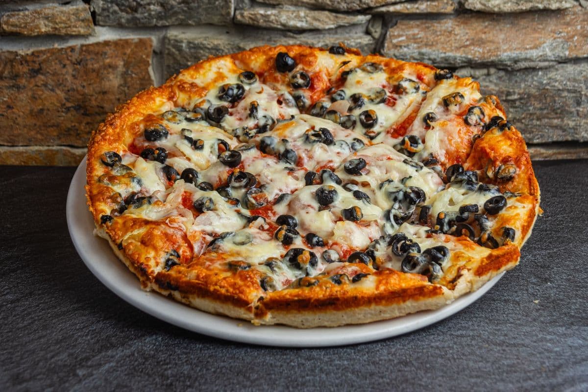 #16 10" Medium Black Olive and Onion Classic Pizza